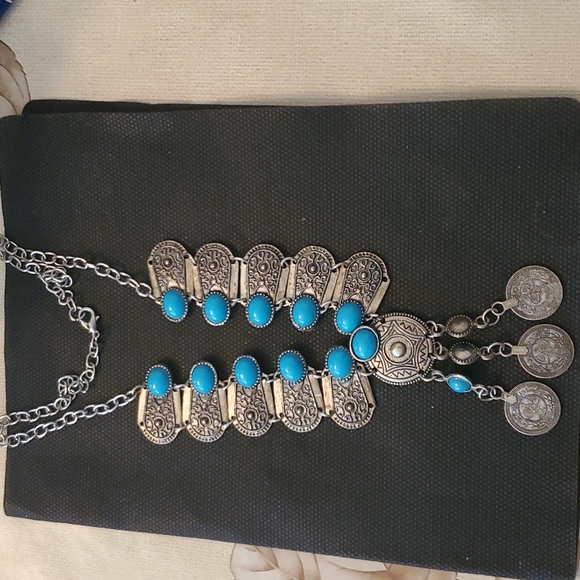 VINTAGE SILVER TONE FAUX TURQUOISE COIN DESIGN NECKLACE. - Picture 7 of 8